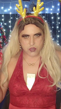 Watch Me Smoke Misty 120s up Close in Festive Red