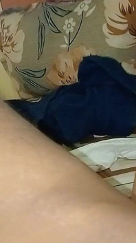 Gadis sange ini lagi asik nyepong kontol sambil ngomong jodoh sama divya