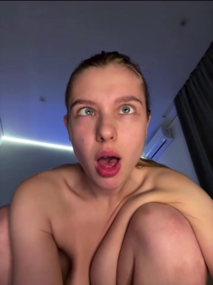 JuiceLussie: See How I Cumming and Sucking the Dildo
