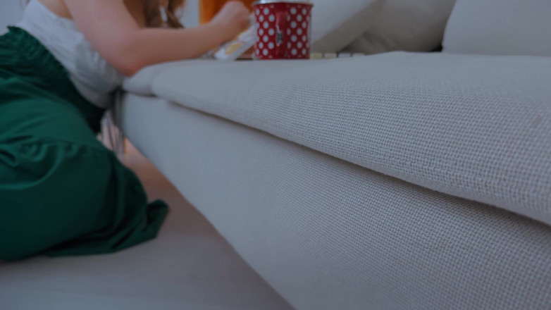 Mrs Wetslavs: 丰满熟女收起画来展示她真的有多饥渴。