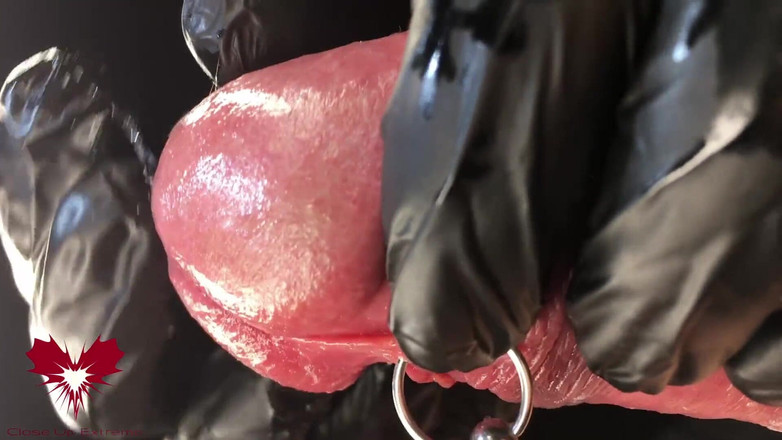 Close Up Extreme: To je zblízka extrém. druhý boční pohled. Latexové rukavice, detailní...