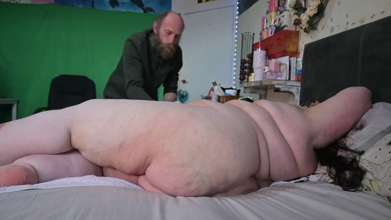 SSBBW Hunter: Sexy SSBBW Goddess Bedbath with Hunter Part 2