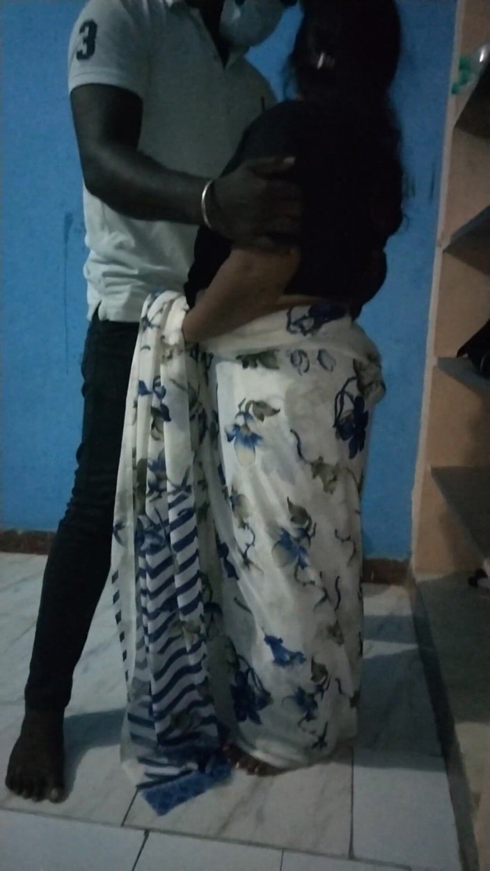 Benita sweety: 朋友妻子性爱。戴绿帽子的情侣热辣性爱