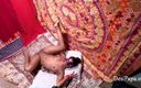 Desi Papa: Naakte Indische Bhabhi spreidt haar benen wijd voor hete seks