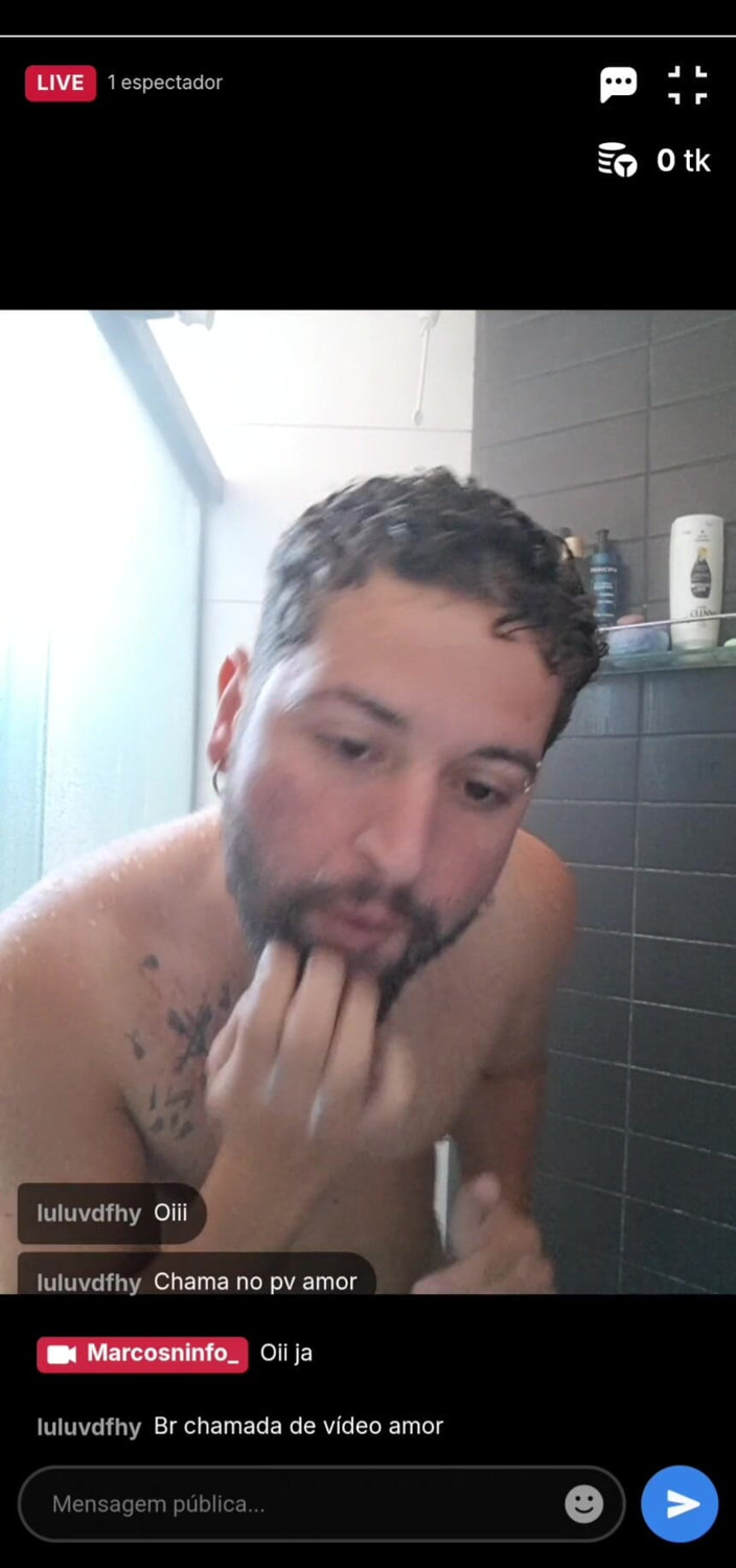 Marcosninfo: Am Făcut Prima Mea Petrecere Live În Duș Și Am Primit Complimente