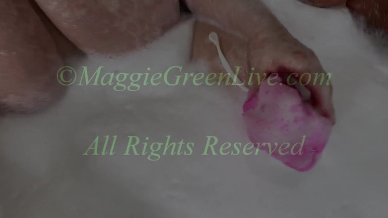 Maggie Green: Мілфа Меггі Грін у ванні з kailani kai