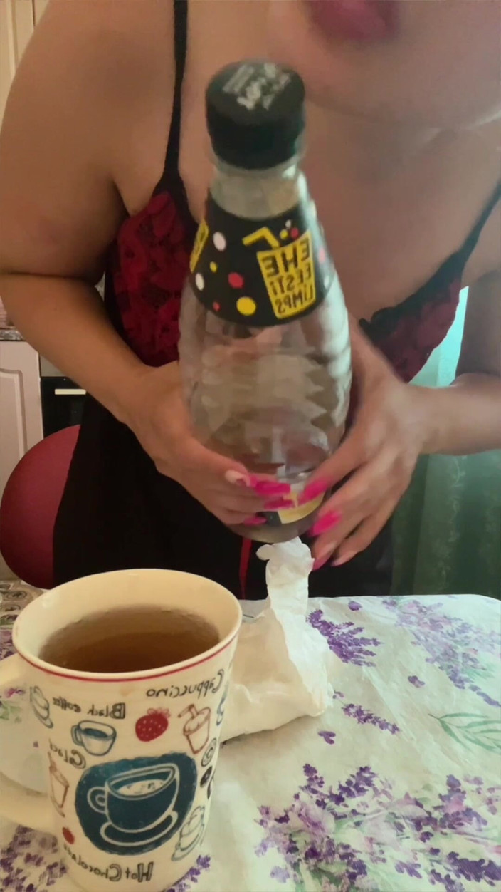 FinDom Goaldigger: Asmr v kuchyni část 2 limonády