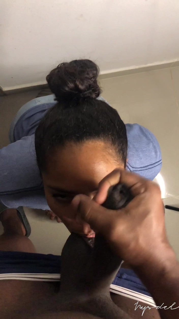 Nysdel: Minha melhor amiga secretamente me dá um boquete e eu...