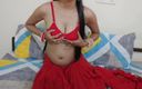 Saara Bhabhi: 穿着红色内衣展示我的大屁股