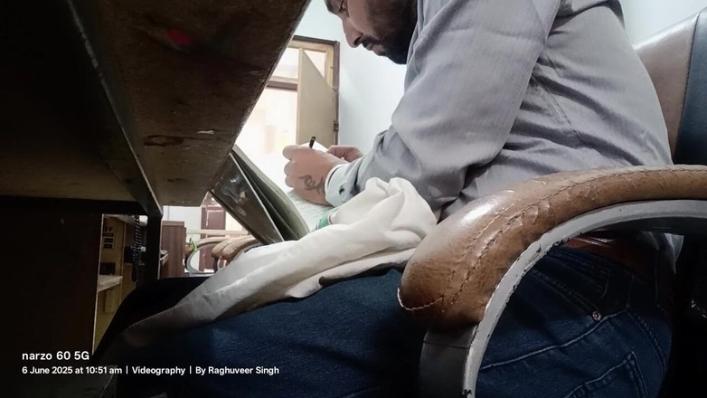 Rajasthani-old-lover: Indian desi în birou