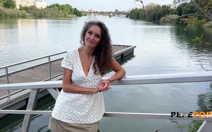 PepePorn: Çok 40 yaşındaki Mavi'nin tadını çıkarın