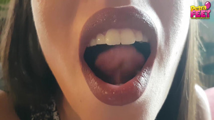 Smokin Fetish: Її красиве обличчя на камеру