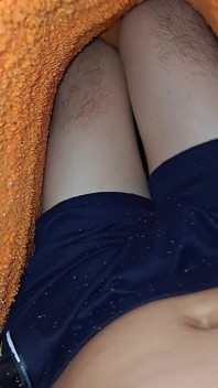 Aproape că am fost prins de sora mea vitregă masturbându-se