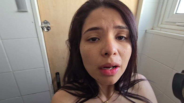 Labestiaylabella: Cheating Girlfriend Fucks Stranger in The Bathroom!