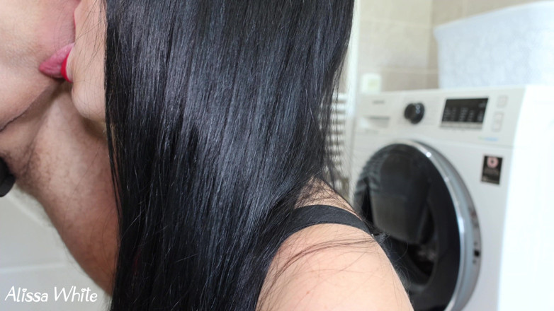 Alissa White: Hij moest voor haar ontbijt zorgen. Ze slikt elke druppel...