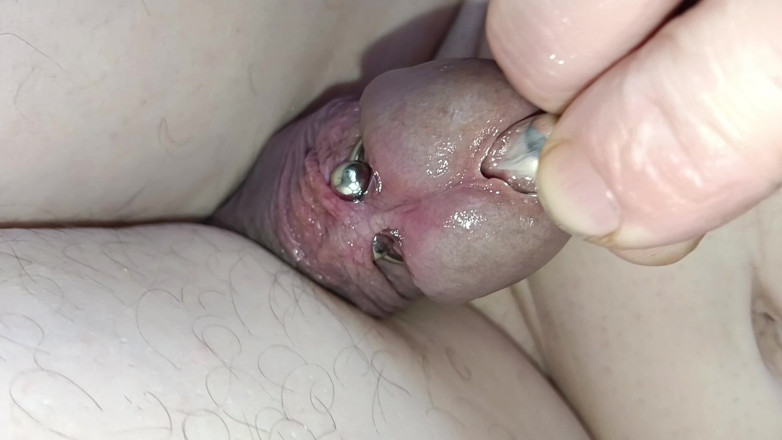 Titi19: Mini Vibrator in the Urethra