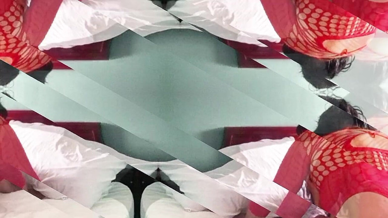 Milfta boohot: Lesbický sex s mojí hubenou nevlastní dcerou