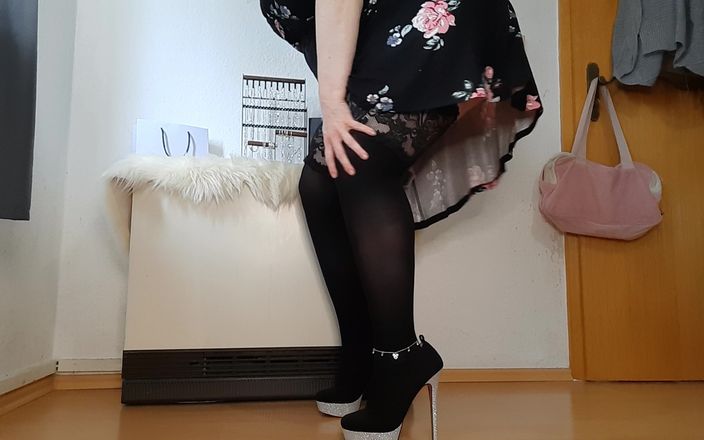 Curly_Dreams: The Hold-ups Go Perfectly with My New Dress, Don't They?