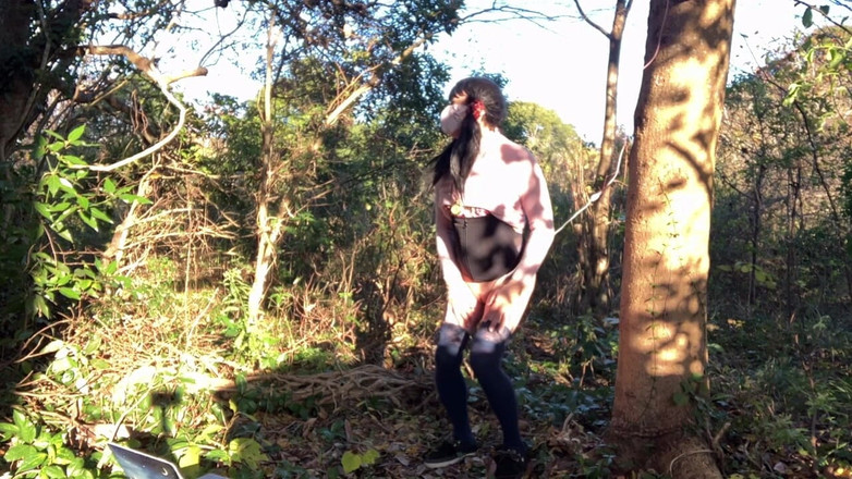 megu2002: Saiu para escolher cogumelos e encontrou um vibrador xxxxx