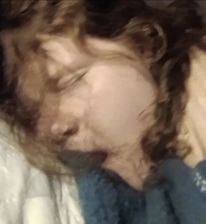 Skybay: Anisleigh Williams follada en perrito gimiendo para Veiwers