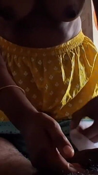 Blowjob dalam hisap mendalam dengan menunggang