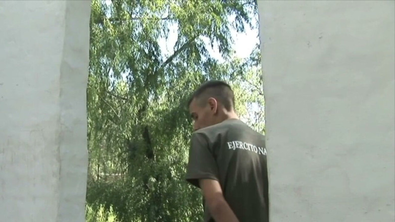 Best French sex tapes bareback: Giovane fa schifo a un militare