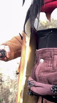 Samovýcvik č. 68 se schovává na veřejné pláži