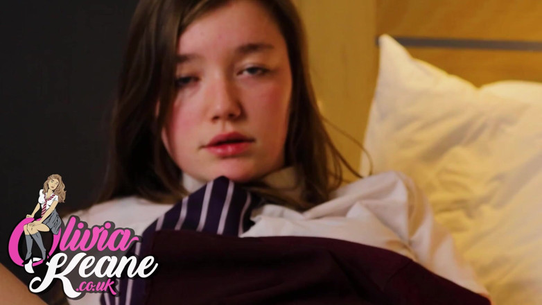 Olivia Keane: 18 yaşındaki Olivia Keane her iki deliği parmaklar