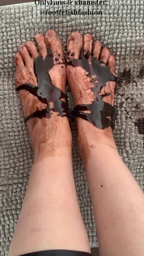 FootFetishFashion: Masaje de pies con chocolate, parte 2/2