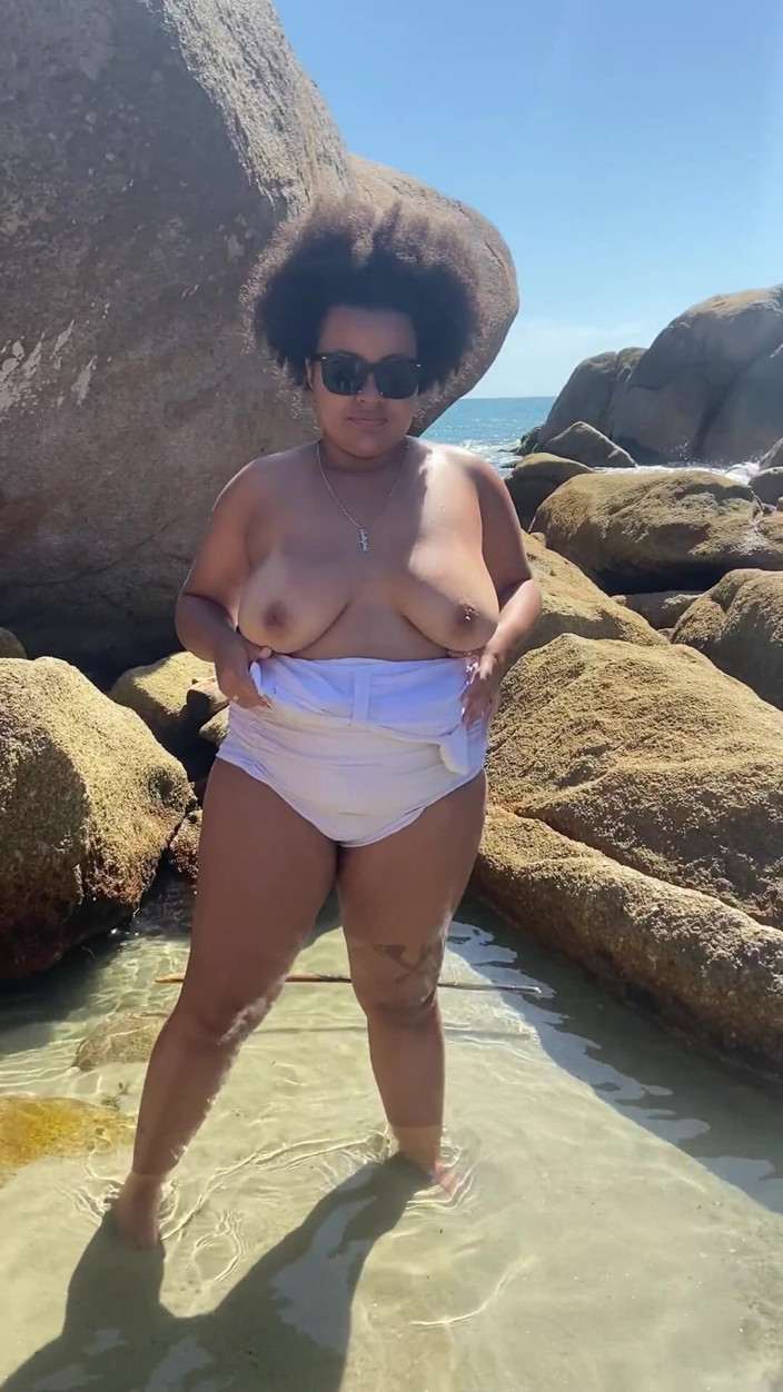 Cutiepiie Chubby: Compilation de nudités à la plage
