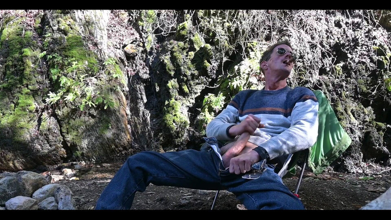 Joe Iandola: Con cu to ngoài trời bắn tinh và hút thuốc