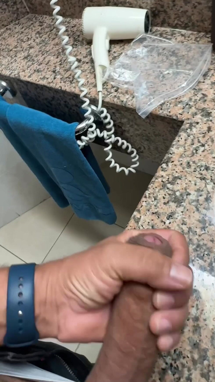 Kadu: Eu Amo Mostrar Meu Pau Grande Para Meus Amigos Hetero.