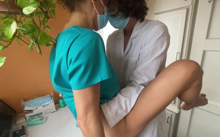VibeWithMommy: Jeu de rôle avec une infirmière et un docteur ! Regardez...