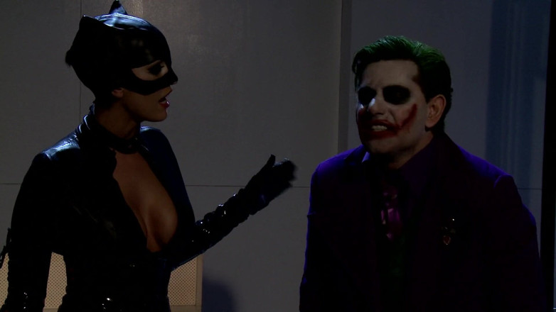 Superhero: Wanita kucing membantu joker melarikan diri dari penjara dan membiarkannya...