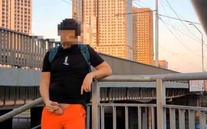 Wanker forever: Süper ateşli riskli jerkoff halka açık sokakta. Neredeyse yakalandı