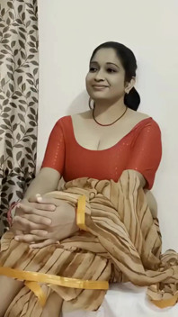 Bhabhi India ngentot memek kasar dengan tukang listrik TV