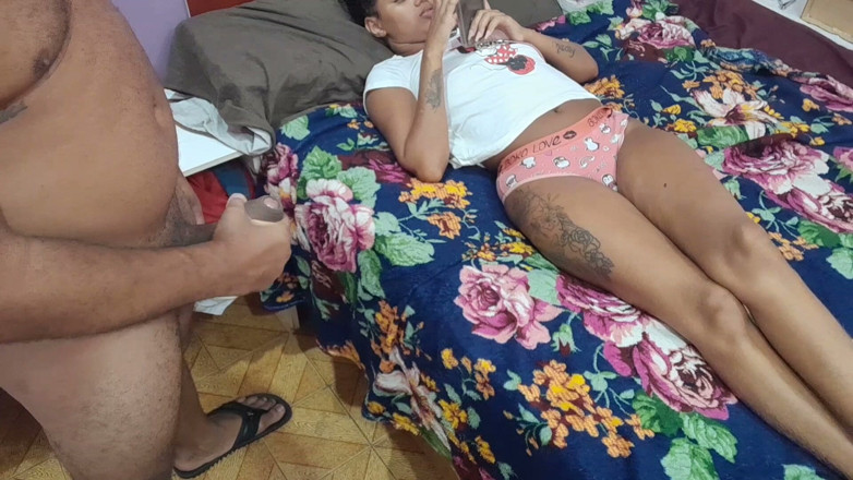 Karinamello: 继父干热辣的继女直到颜射