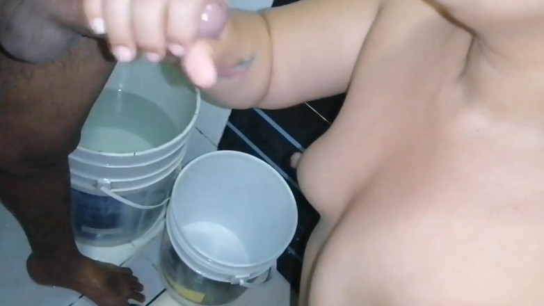 Sexysweet0455: Stieftochter verführt ihren stiefvater mit ihrem großen sexy arsch, während...