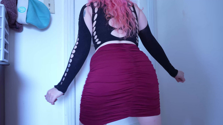 lilredvelvettt: मिनी स्कर्ट व्यभिचारी पति के लिए दौड़ने की कोशिश