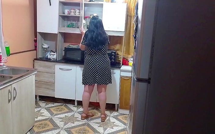 BBW Kelly Mom: Сцена из фильма между горшками и кастрюлями, трахом на кухне