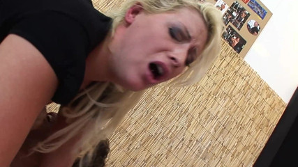 Bananas with Melons: 性感的3P场景-1_blonde少女3P想要射在脚上