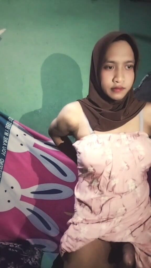 Deboy Candy: Waria Hijab Cantik Onani Sendirian
