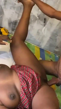 Nigerianische thot fickt den besten freund ihres stiefbruders