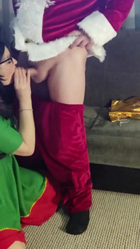 Sexy Hot Mature MILF Suck Fat Santa Cock