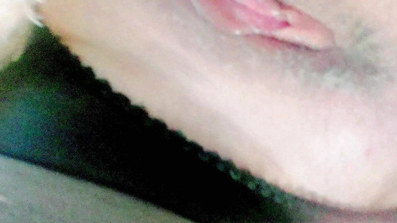 Nicolette69w: 熟女穿着丝袜玩震动棒