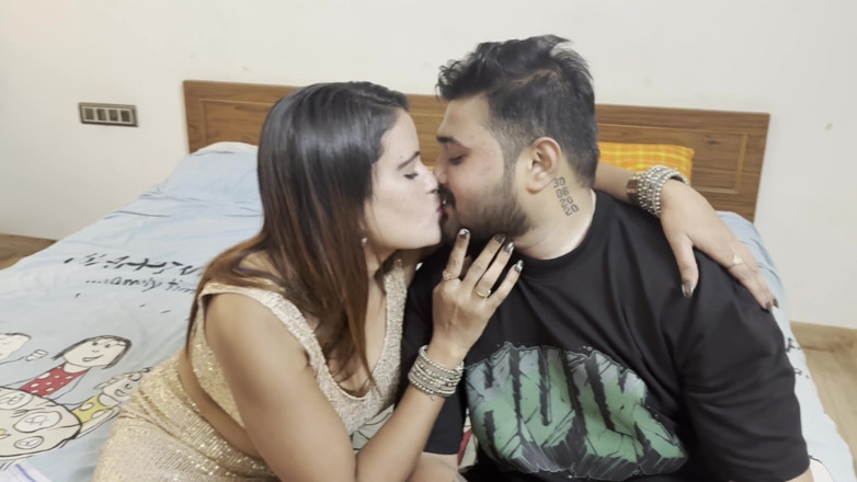 Johnn mathew: インドの女の子は彼女の新しいハンサムな男の子と予想外のロマンスハードコアセックス