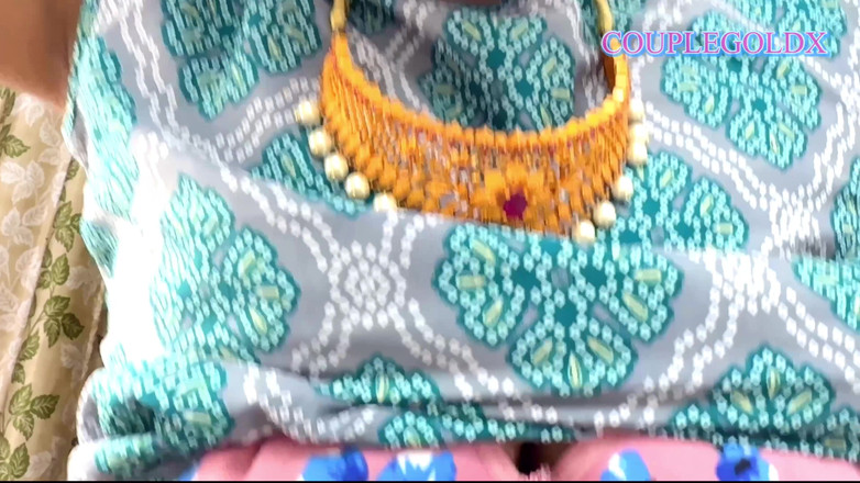 Sexy Komal: Komal, tvůj zadek se den po dni zvětšuje.