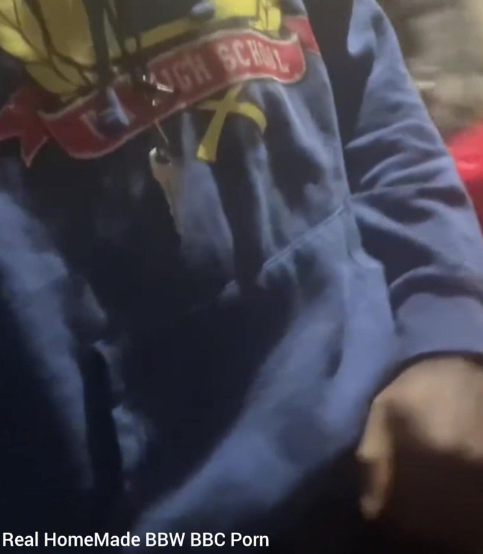 Big black cock BBCee: Spogliarello accarezzo il mio cazzo facendo il mulino a vento