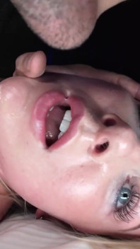 Hotwife Emily Viene Scopata Con L'anello E Poi Sculacciata