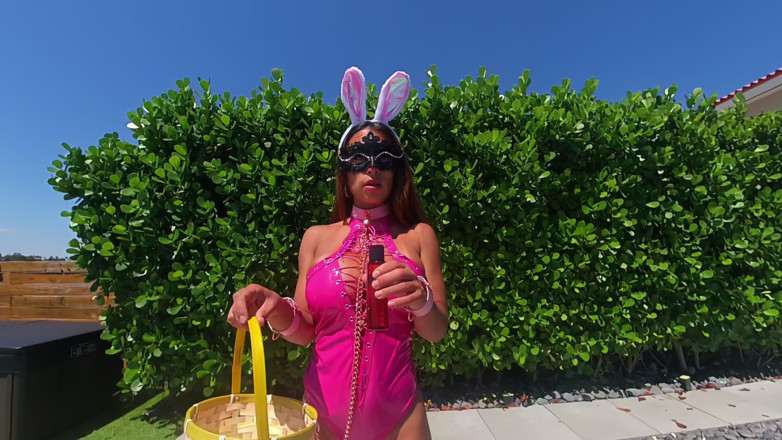 Miss Lexa: गुलाबी बनी milf(चोदने लायक मम्मी) ईस्टर पर लंड की सवारी करती है